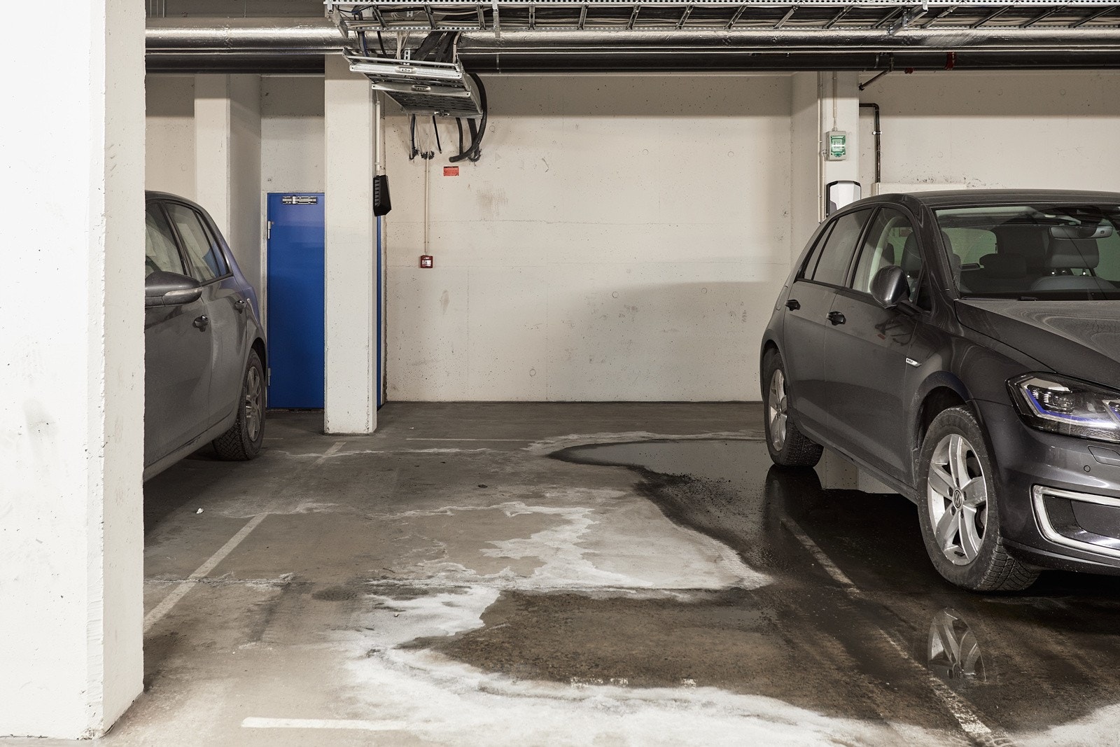 Selgere eier garasjeplass med lader i kjeller som er mulig å kjøpe i tillegg for kr 400.000,- + omkosninger. Galleribilde