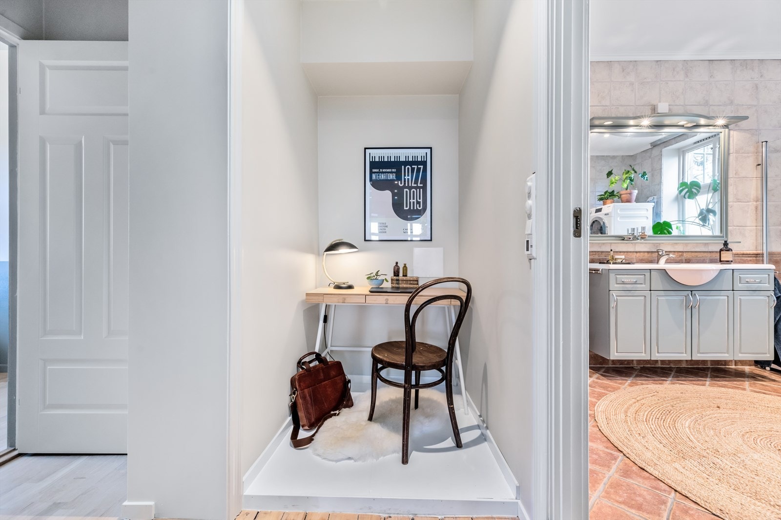 Det meget praktiske hjemmekontoret er en flott innredet detalj og er uten tvil perfekt for den moderne hverdagen! Galleribilde