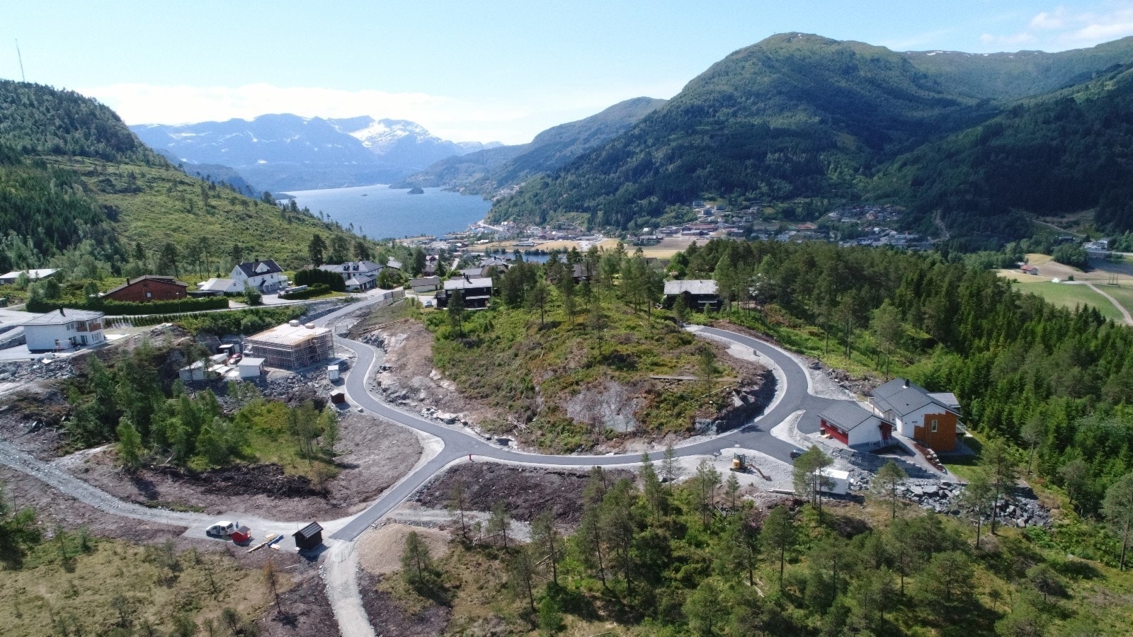 Feltet ligg i tilknytting til eksisterande bustadfelt i Naustdal Galleribilde