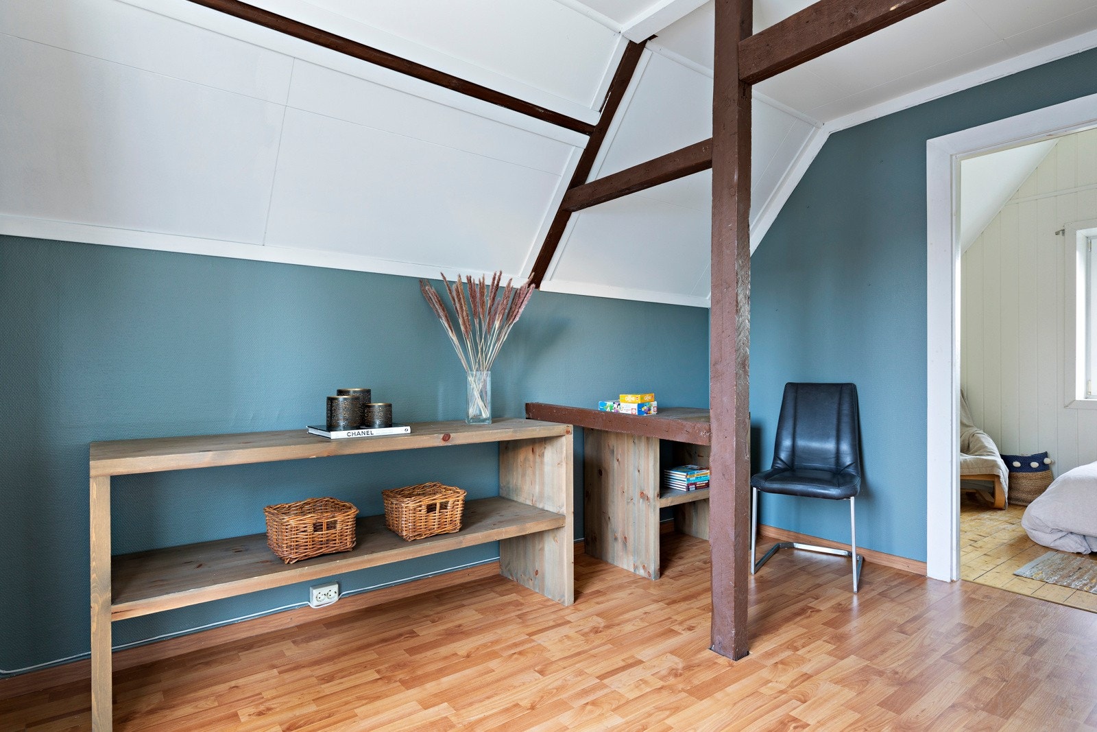 Fra trapperommet er det utgang til takterrassen som vender mot nord/ nordvest. Galleribilde