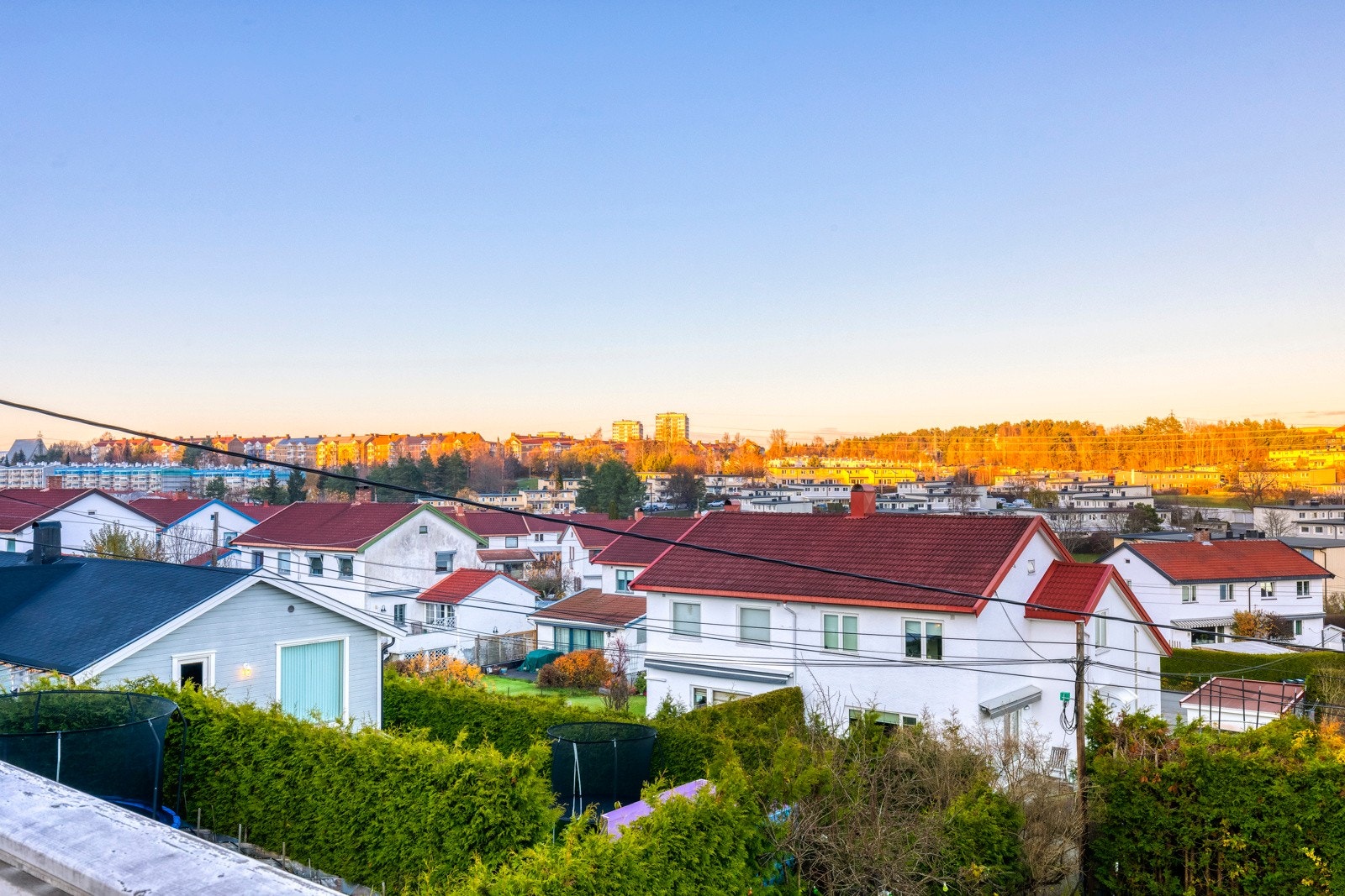 Fra boligen er det flott utsyn over nærområdet. Galleribilde