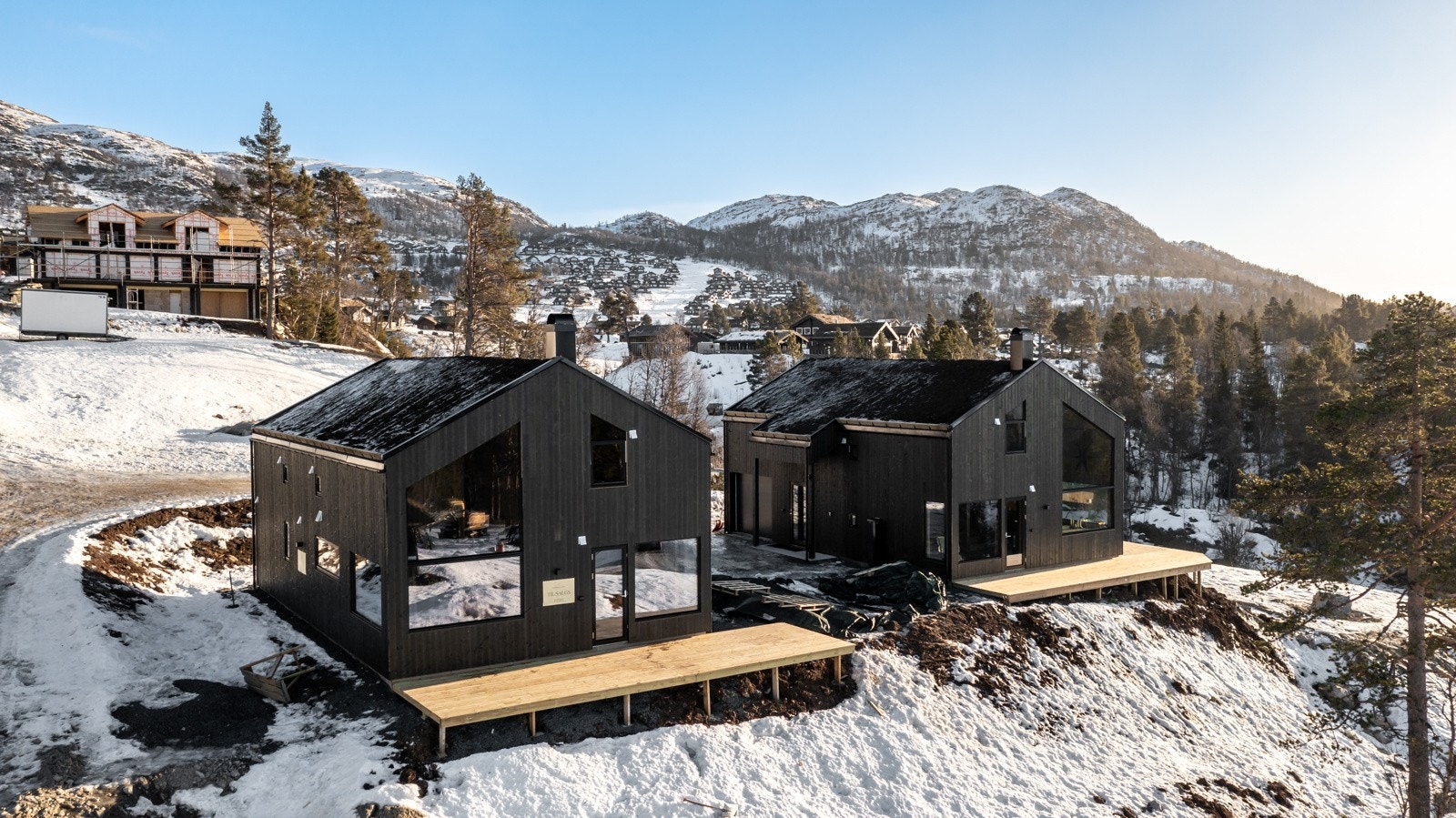 Privatmegleren har gleden av å presentere Solheimsvegen 5 A - En meget lekker og nyoppført hytte med gjennomgående god standard, tidsmessige innredninger og fargevalg! Galleribilde