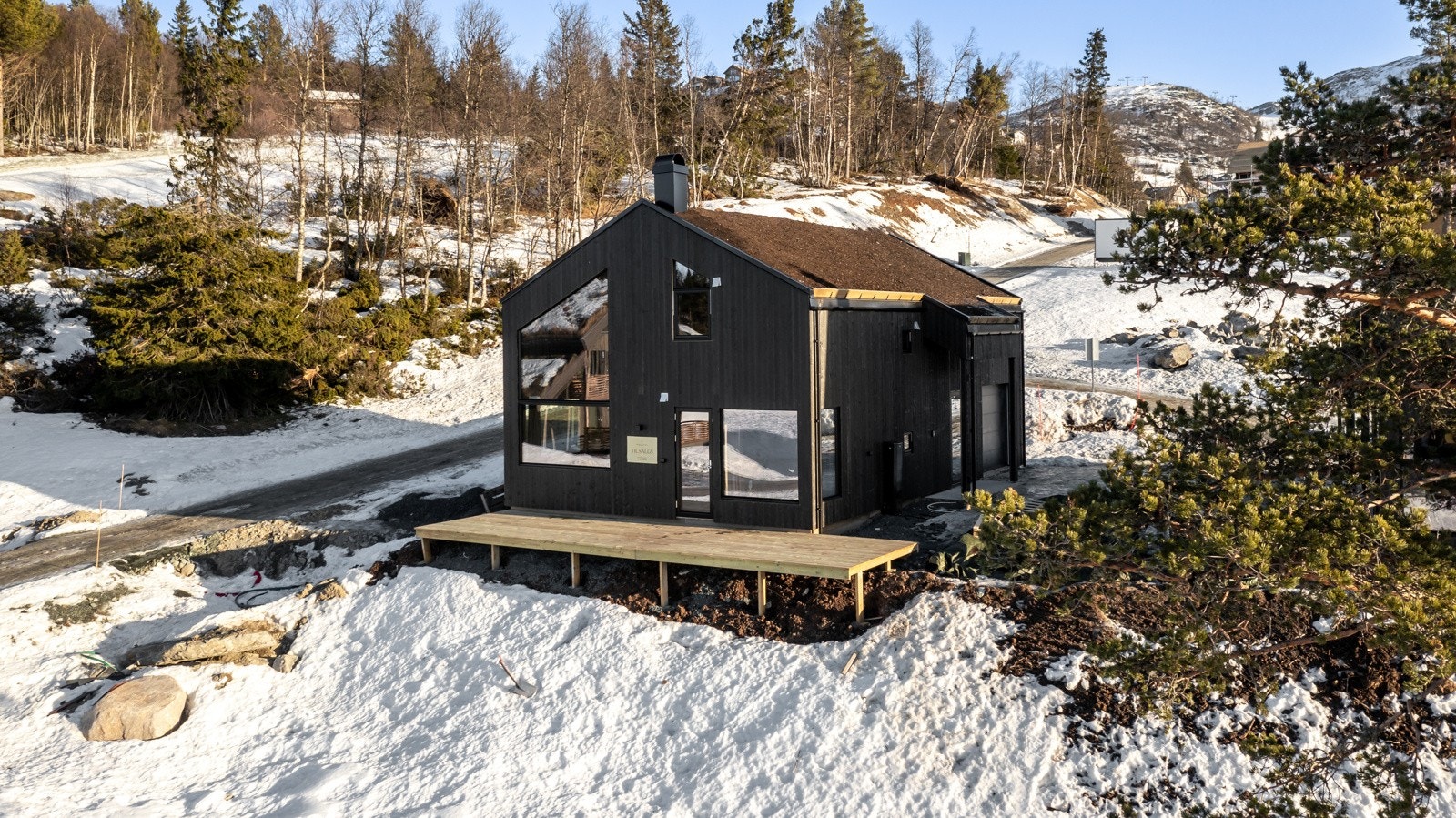 Fra denne hytta kan man skli inn og ut i bakkene hele dagen. Ski inn/ut til Rauland Skisenter med 29 nedfarter og 11 heiser. Galleribilde