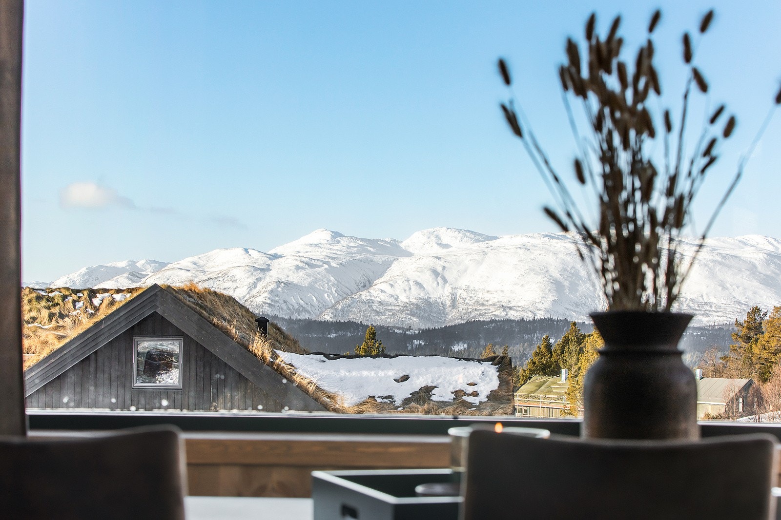 Nydelig utsikt fra spisestuen over Raulandsfjell! Galleribilde