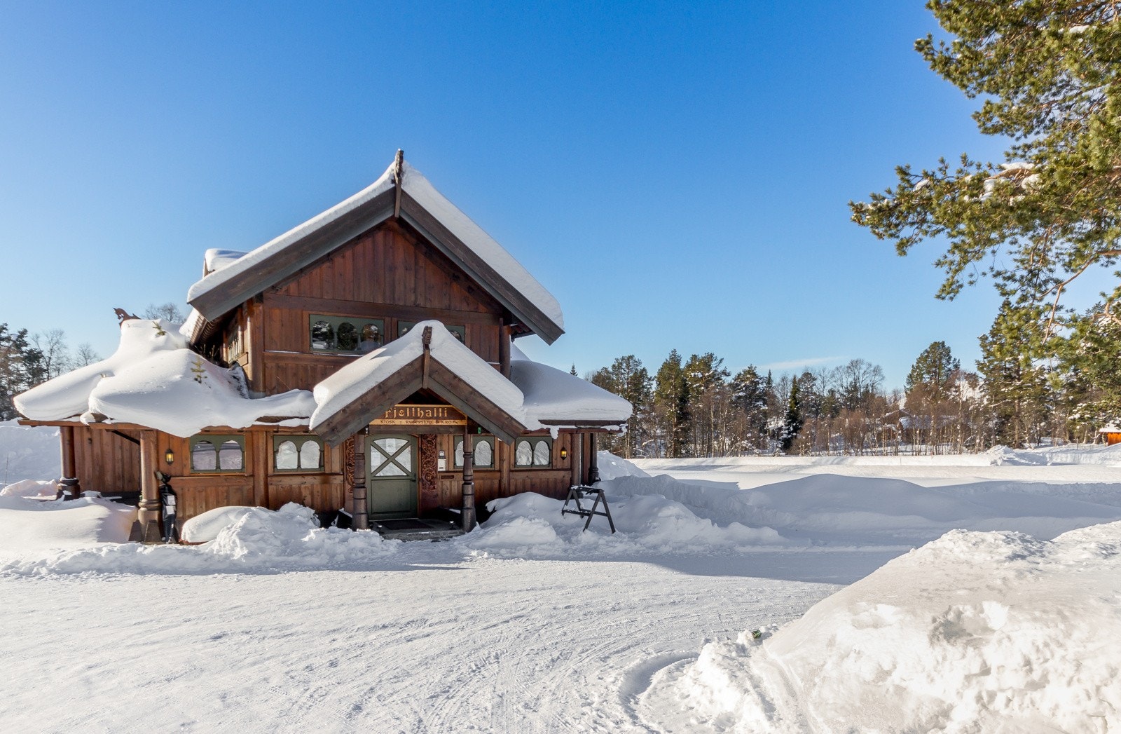 Fra hytta er det gåavstand ned til Fjøllhalli - En fantastisk restaurant med god mat, stemning og alle rettigheter! Galleribilde