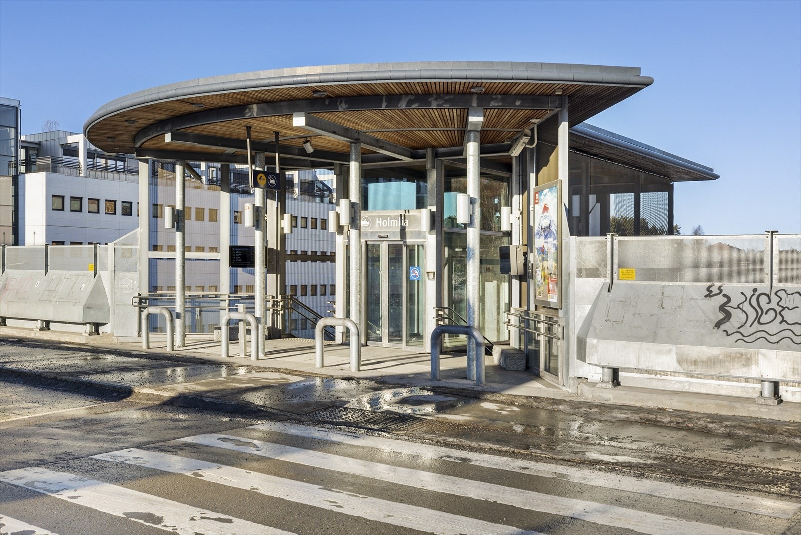 Togstasjonen er innen gangavstand og tar deg inn til sentrum på rundt et kvarter! Galleribilde