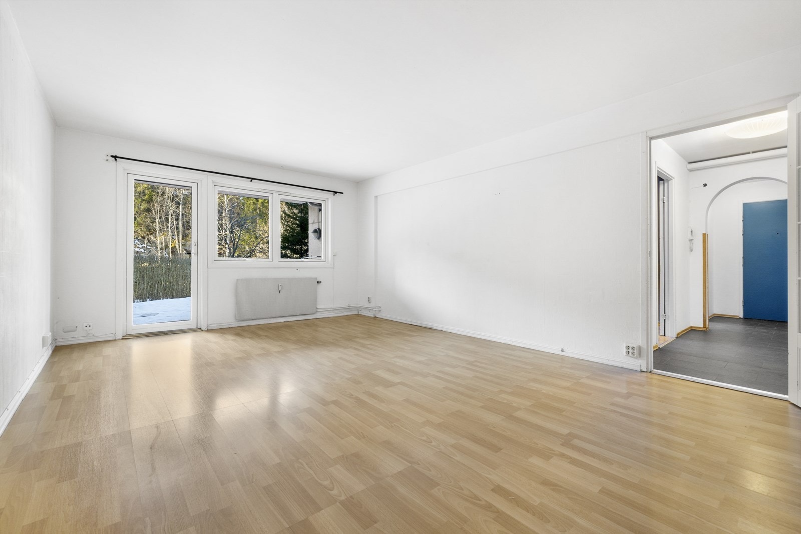 Dette er en romslig 3-roms leilighet på bakkeplan med markterrasse og hage Galleribilde