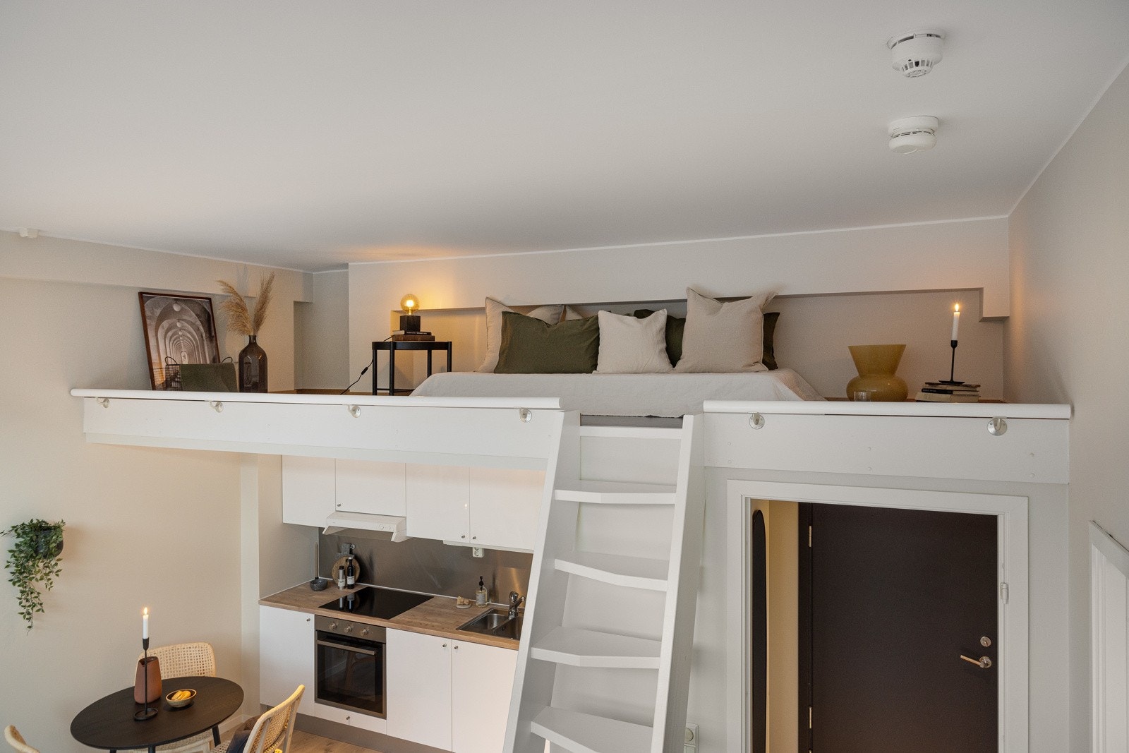 Hemsen i stuen kan brukes til TV-krok eller gjesterom Galleribilde