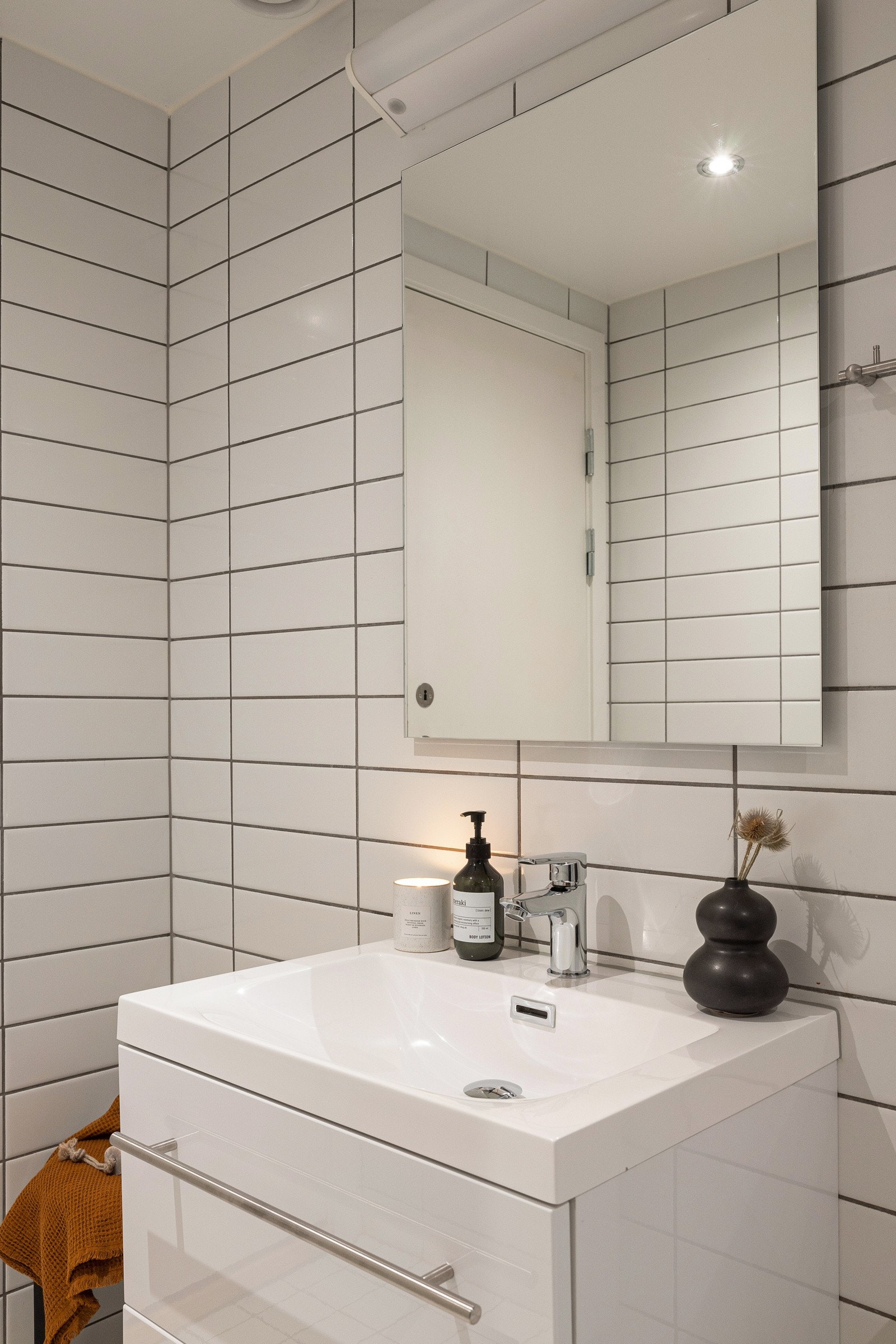 Nytt baderomsmøbel i 2022 Galleribilde