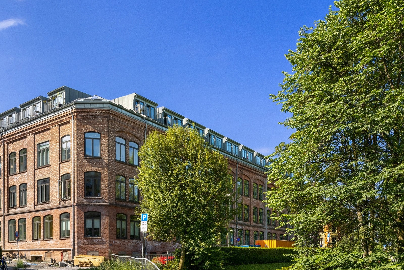 Bygården til Den Norske Skofabrik har en klassisk og sjarmerende fasade Galleribilde