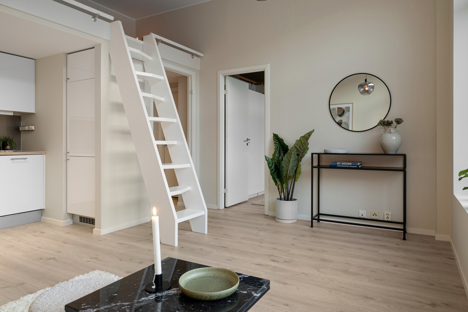 Stuen byr på nok plass til større sosiale anledninger Galleribilde