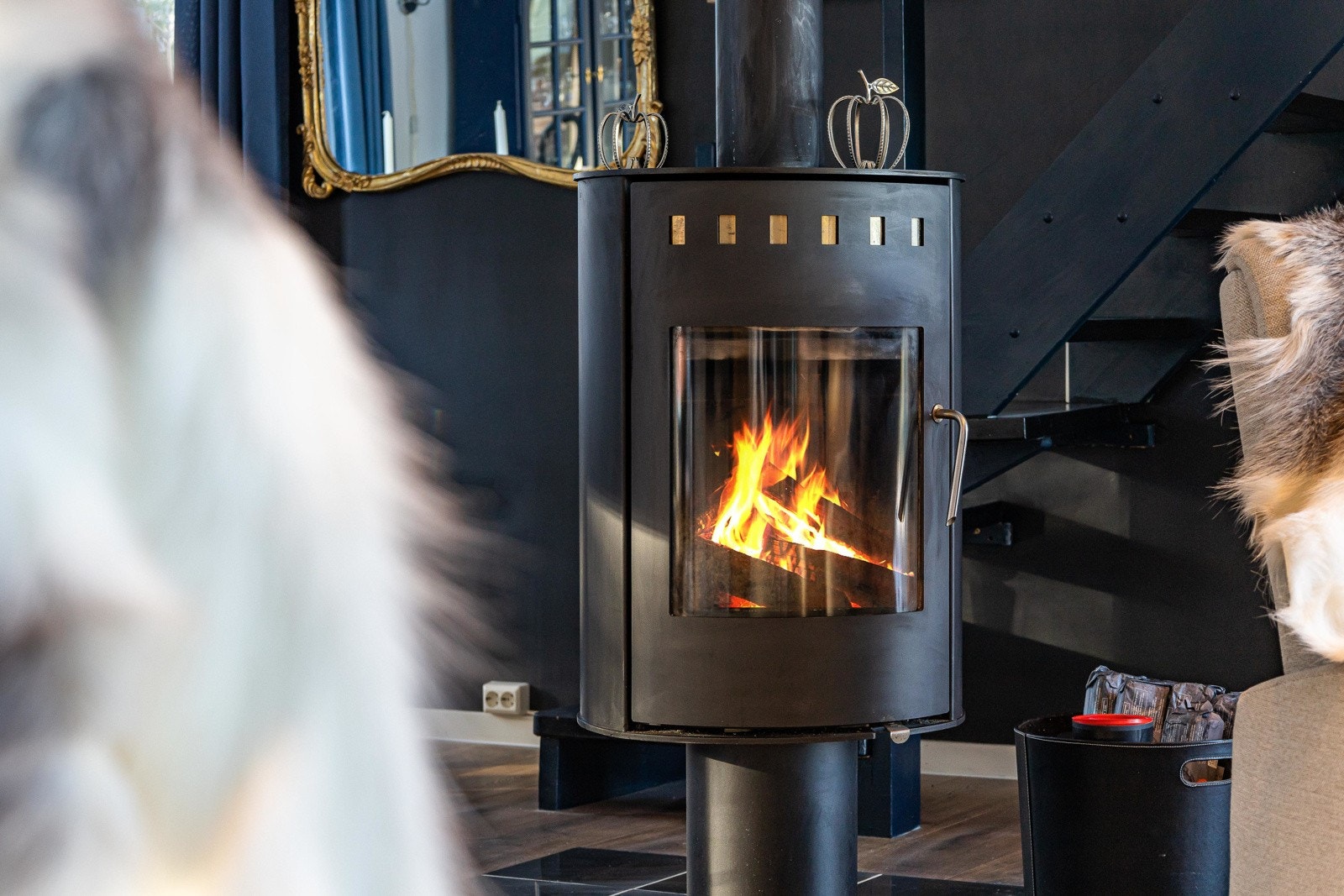 Koselig peis som gir rikelig med varme og hygge. Galleribilde