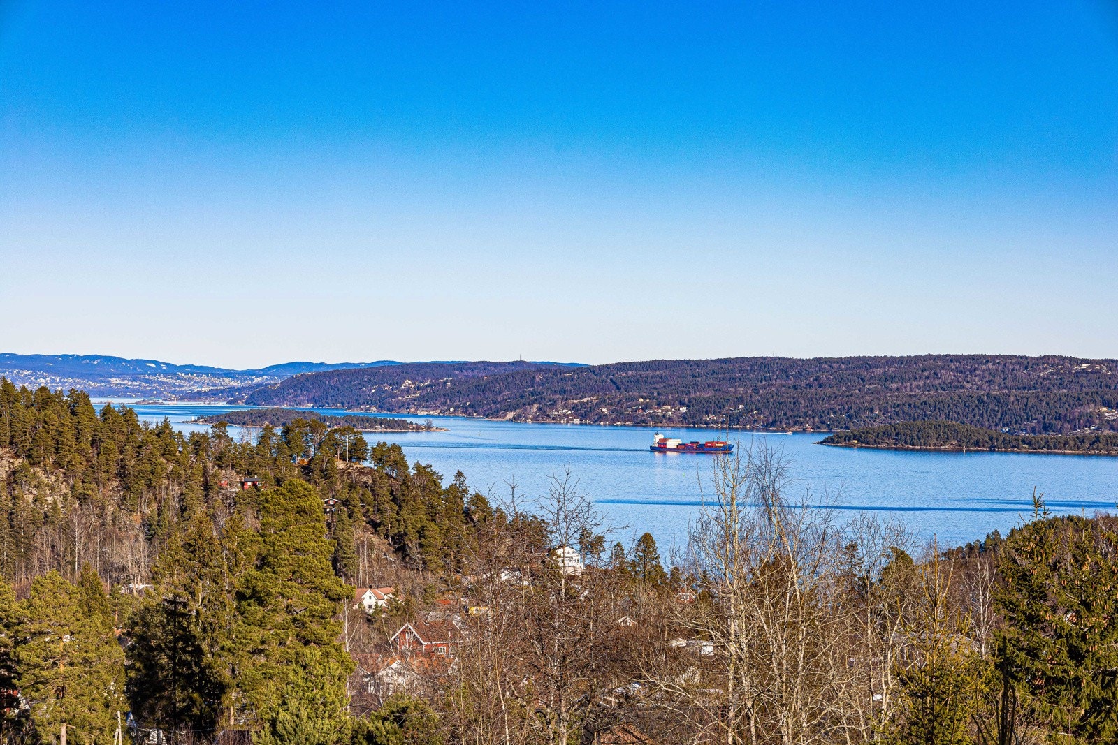 Her er det montert terrassevarmer for hyggelige kvelder, og balkongen har god plass til hagemøbler. Galleribilde