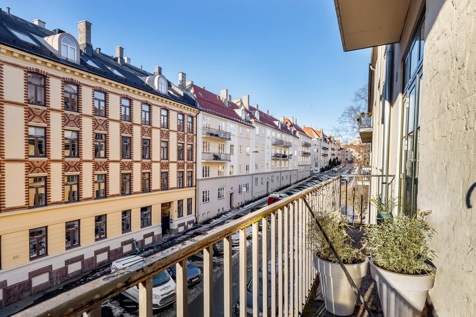 Leiligheten vender ut mot stille og rolig gate. Galleribilde
