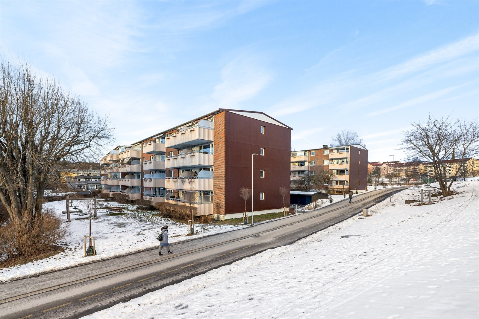 Det er gang- og sykkelsti rett utenfor blokken som går helt ned til Grünerløkka. Denne holdes snøfri hele vinteren Galleribilde