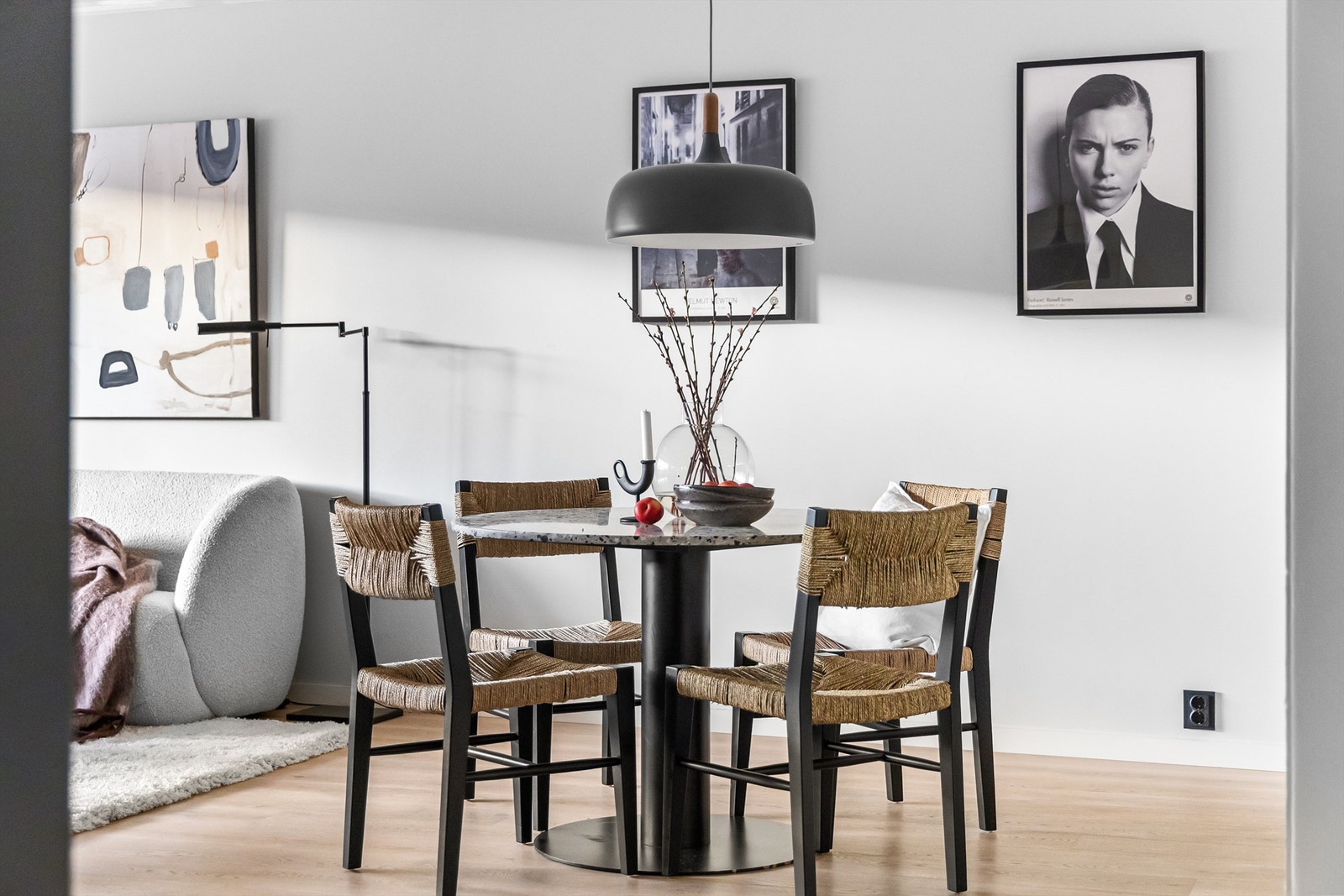 Ny parkett og nye lister i hele leiligheten (2018/2022) Galleribilde