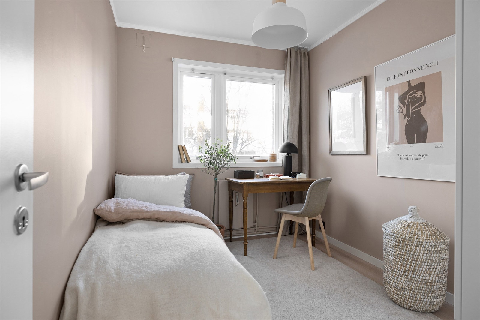 Soverom 2 er det perfekte barnerom, gjesterom eller kontor Galleribilde