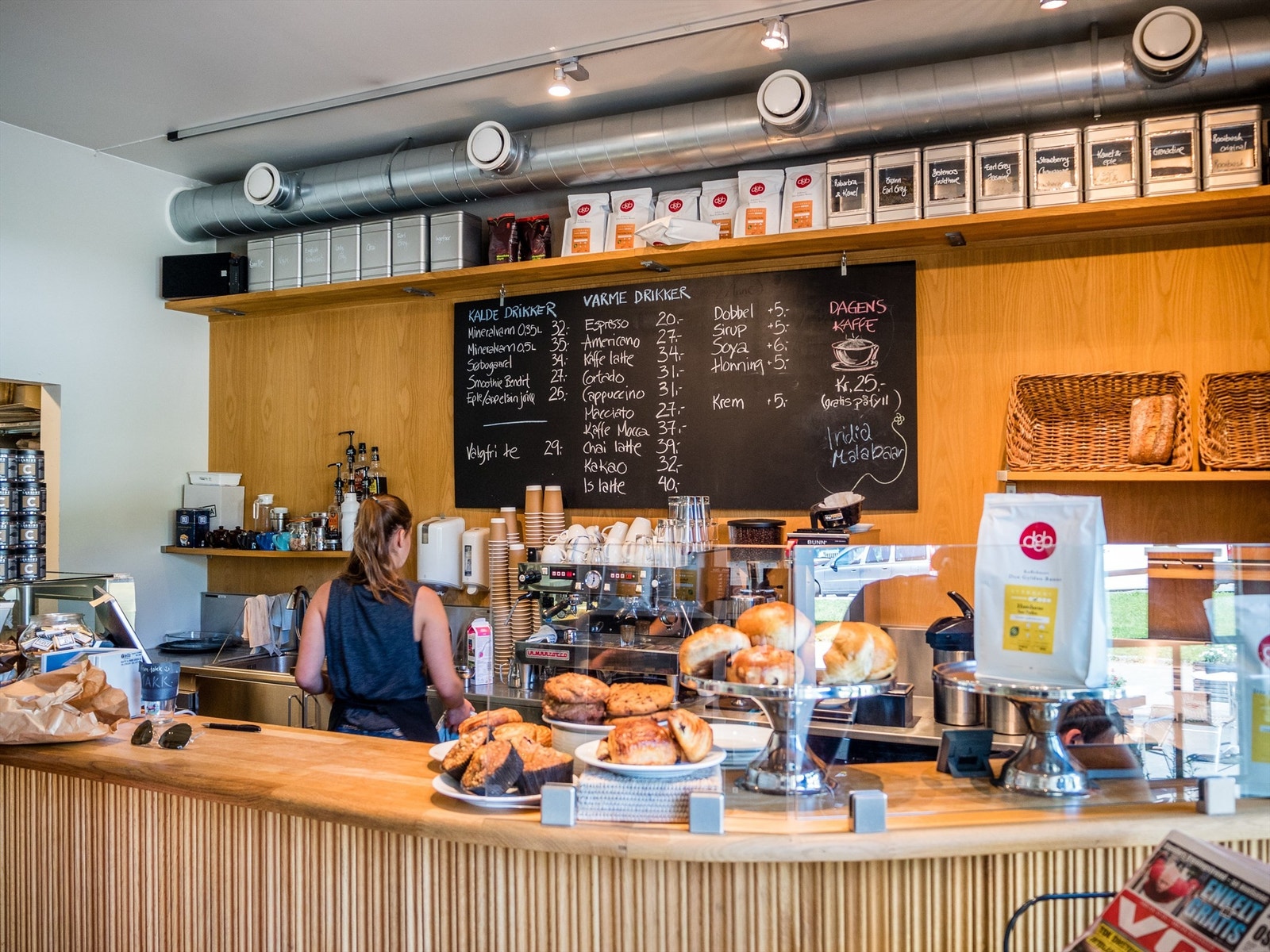 Den koselige kaféen Kaffe og Brød ligger i Disenveien 31 Galleribilde