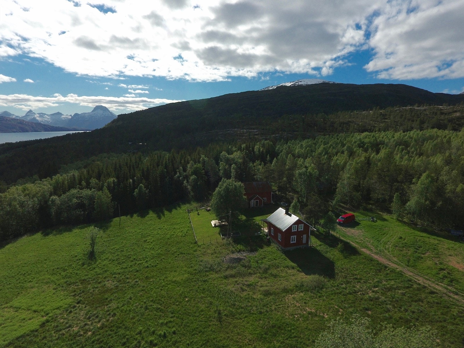 Utsikt mot vest og bebygde tomt H23 Galleribilde