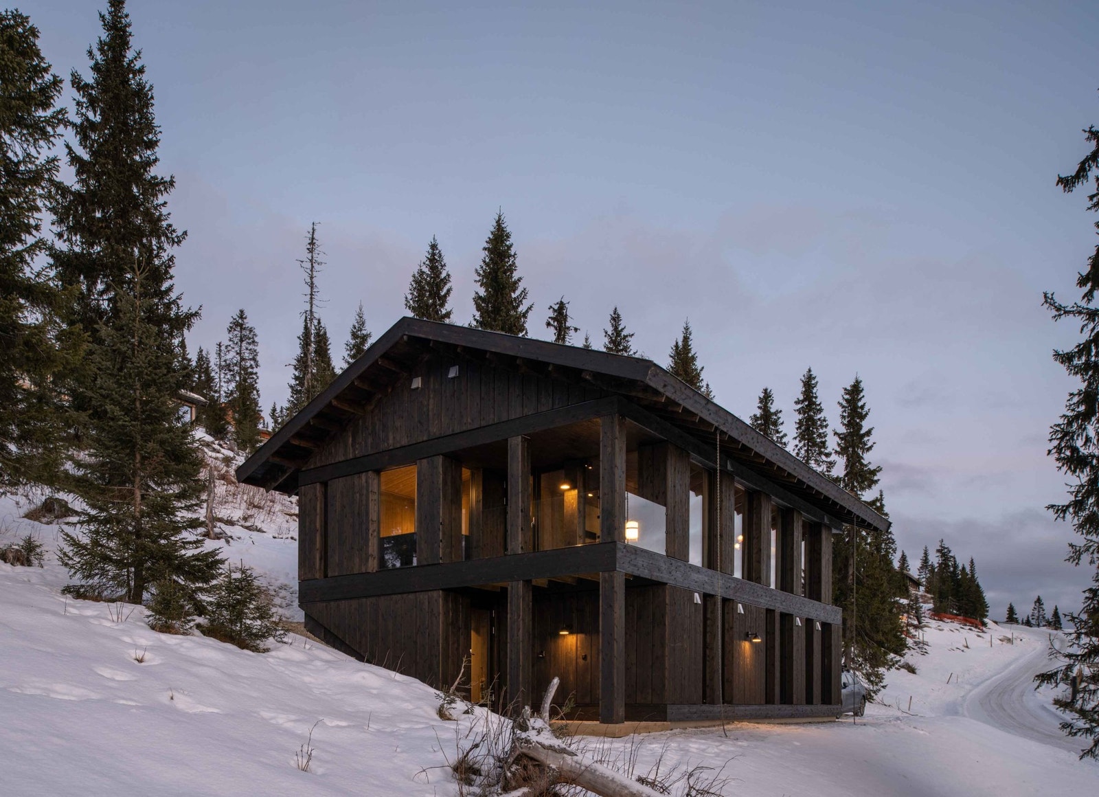 Foto fra tilsvarende hyttemodell satt opp i Kvitfjell Galleribilde