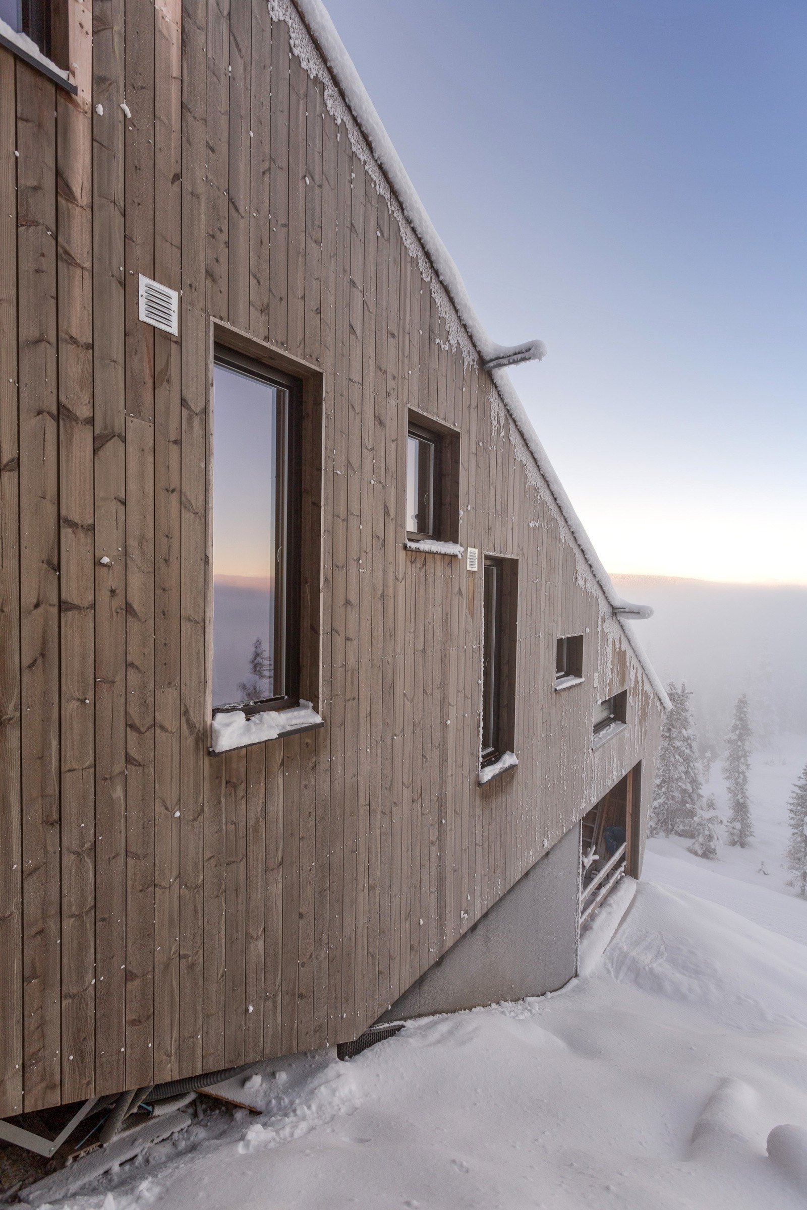 Moderne arkitektur som er tilpasset tomten Galleribilde