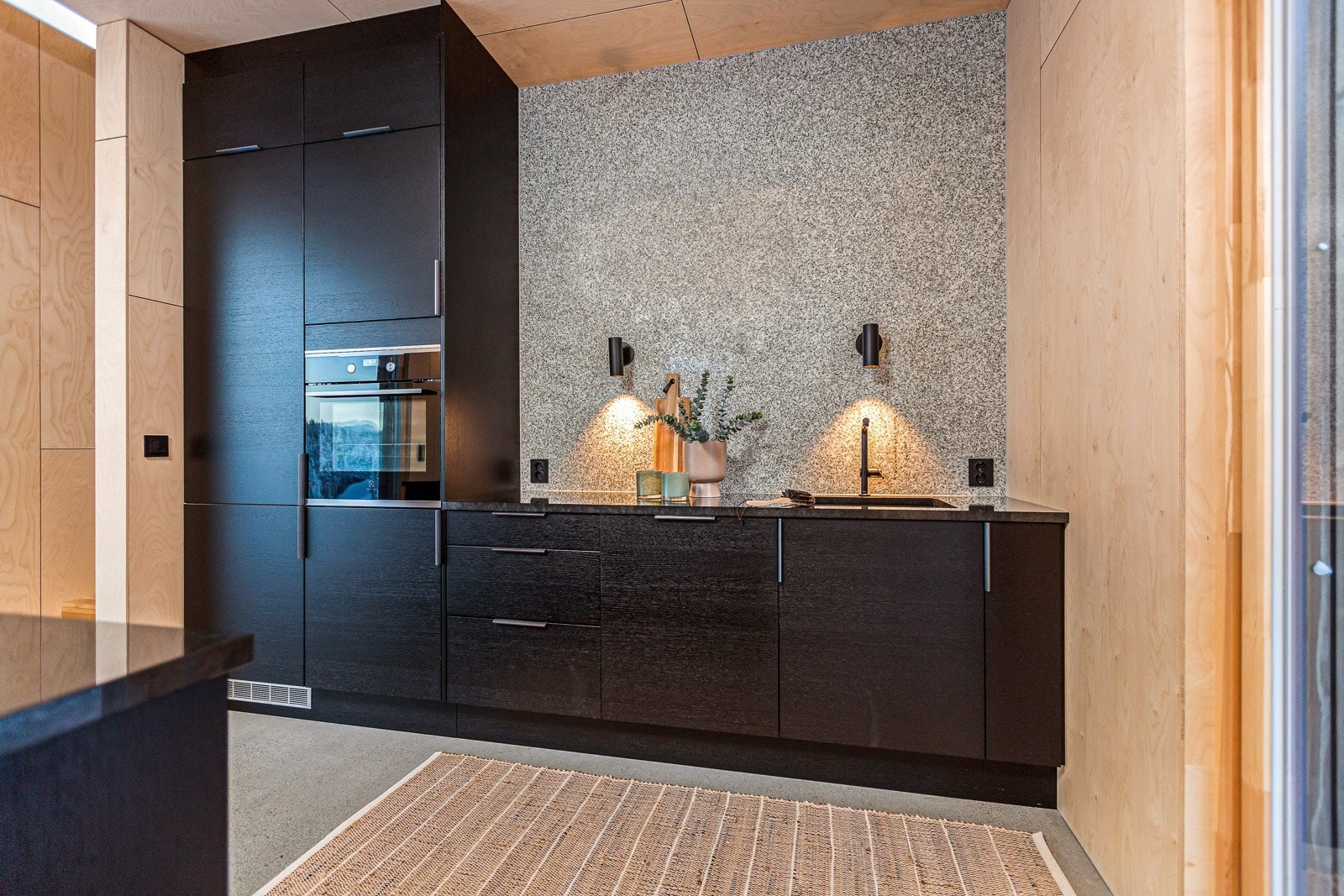 Moderne kjøkken steinplate på veggen Galleribilde