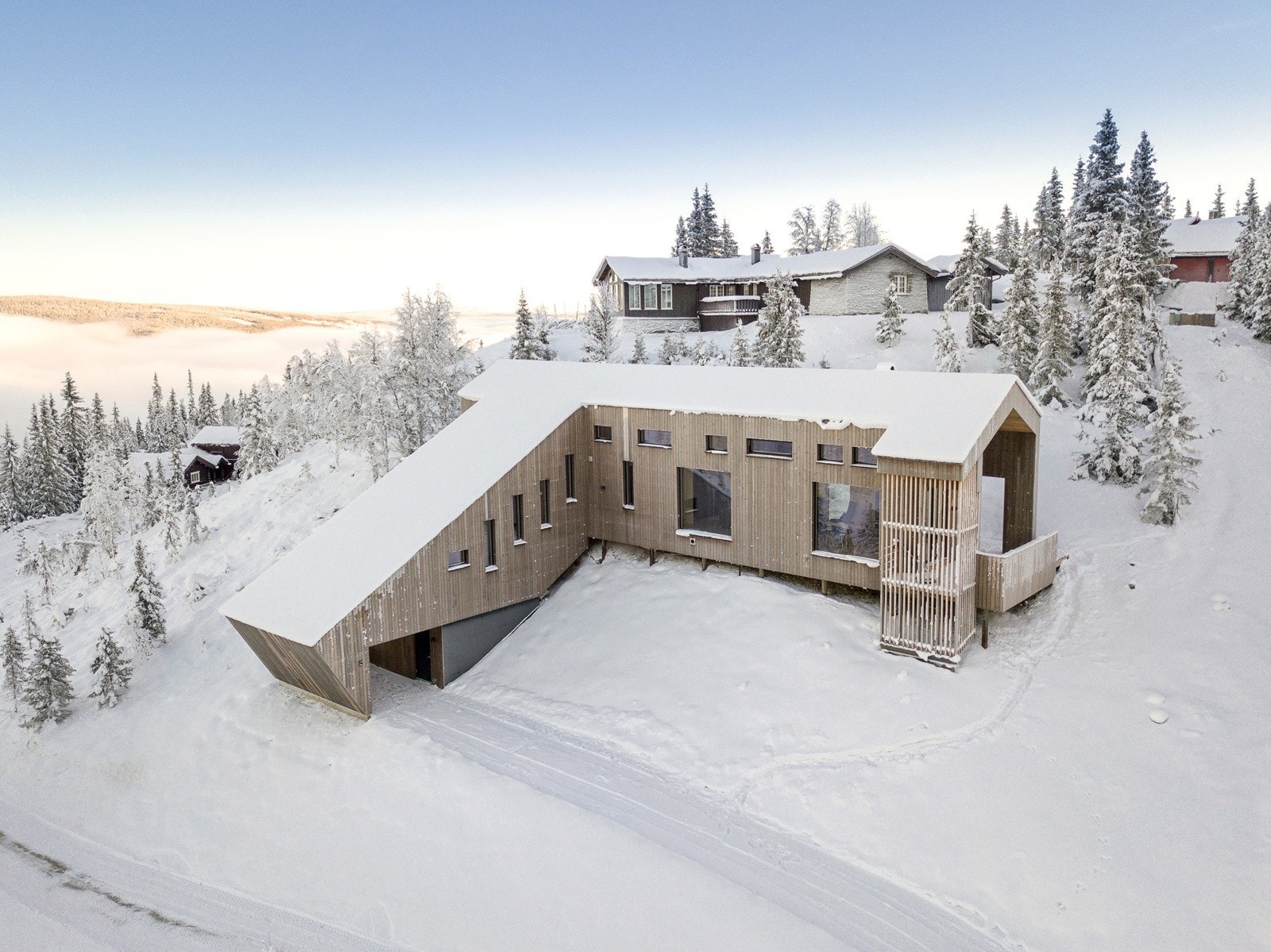 Arkitekttegnet hytte med moderne uttrykk Galleribilde