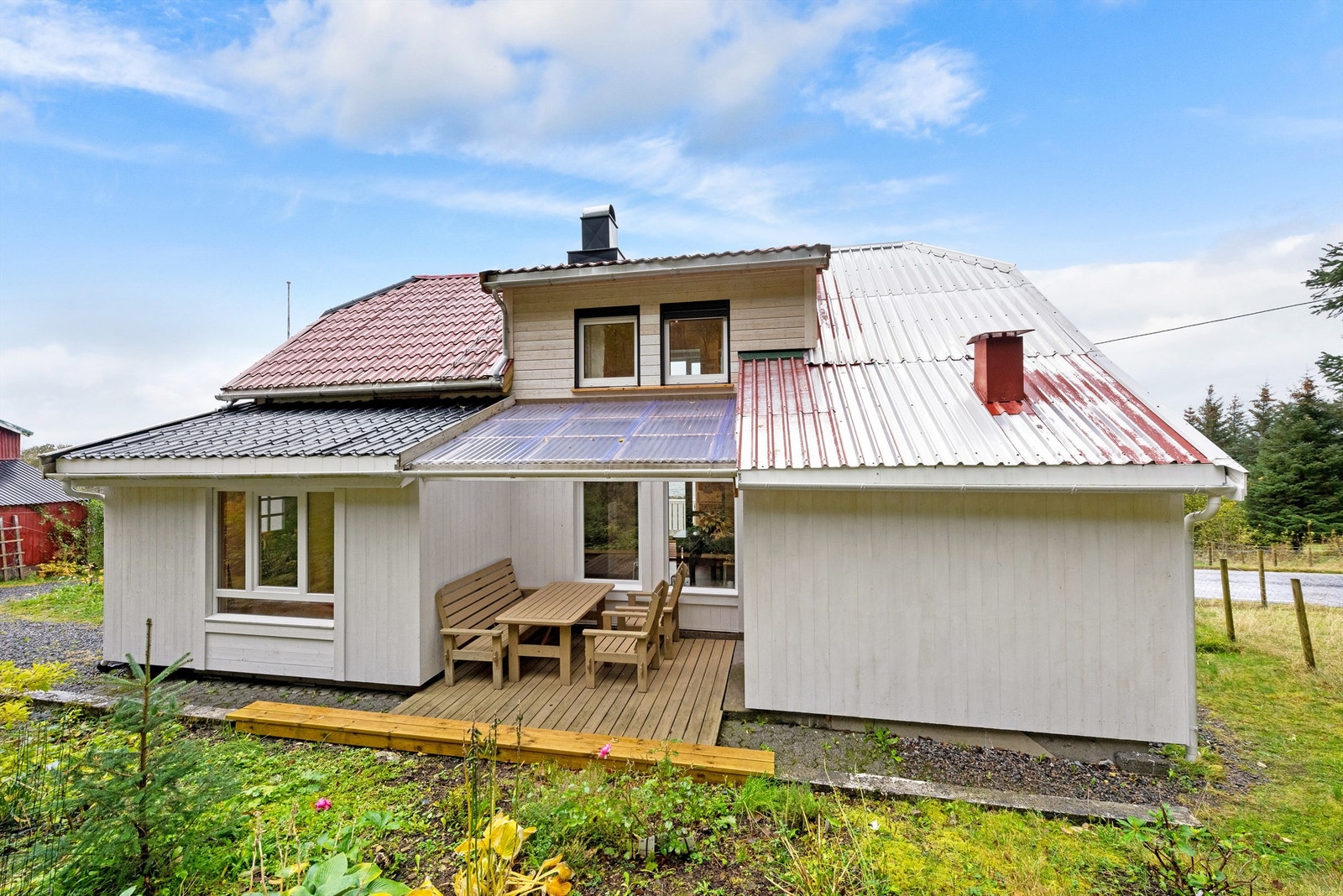 Det ble i 2013 bygget nytt inngangsparti som det er mottatt ferdigattest på fra kommunen Galleribilde