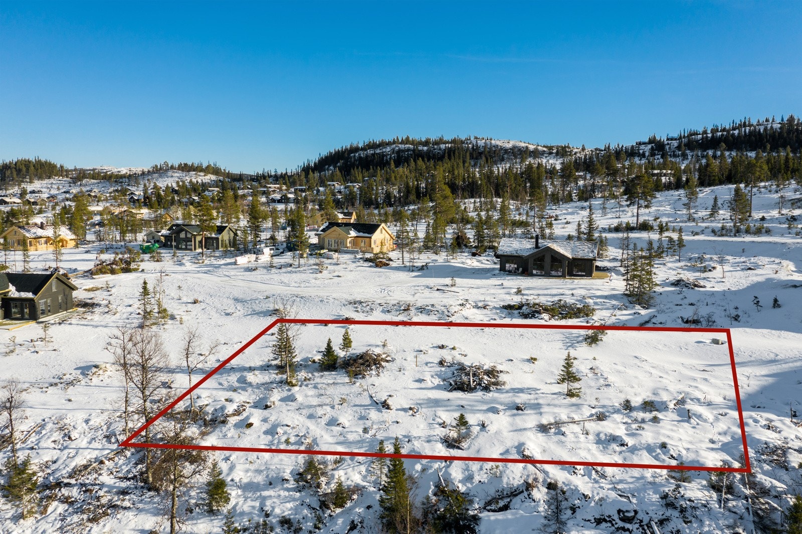 Nærmeste hytte ligger ca. 25 meter fra tomtegrensen, så her er luft mellom tomtegrensene sikret Galleribilde