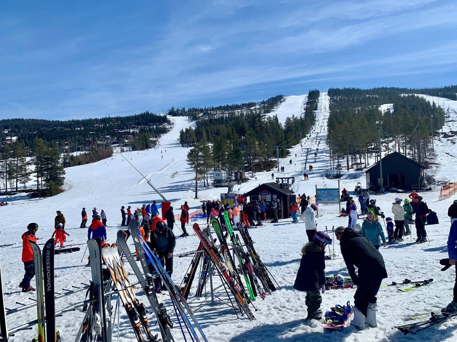 Nesfjellet Alpin tilbyr løyper både for store og små Galleribilde