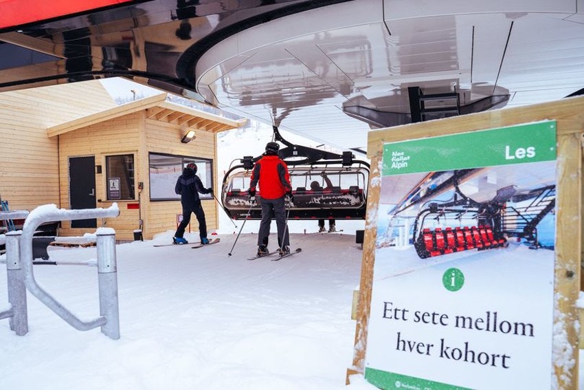 NYHET! Førsteklasses stolheis med 8 seter, varme i sete og vindskjerm er å finne i Nesfjellet Alpin Galleribilde