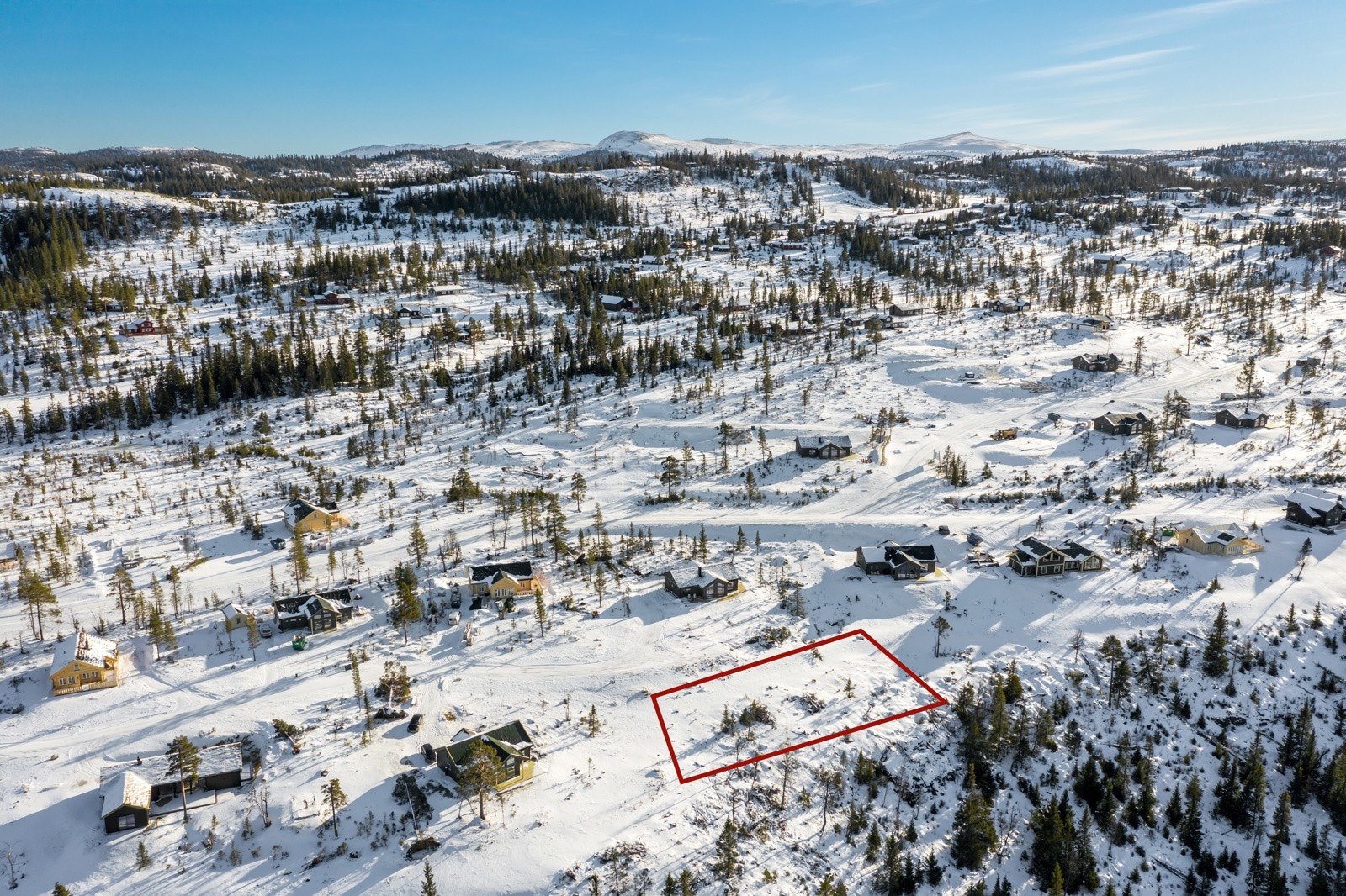 Tomten ligger meget bra til og har friarealer rundt hele tomtengrensen Galleribilde