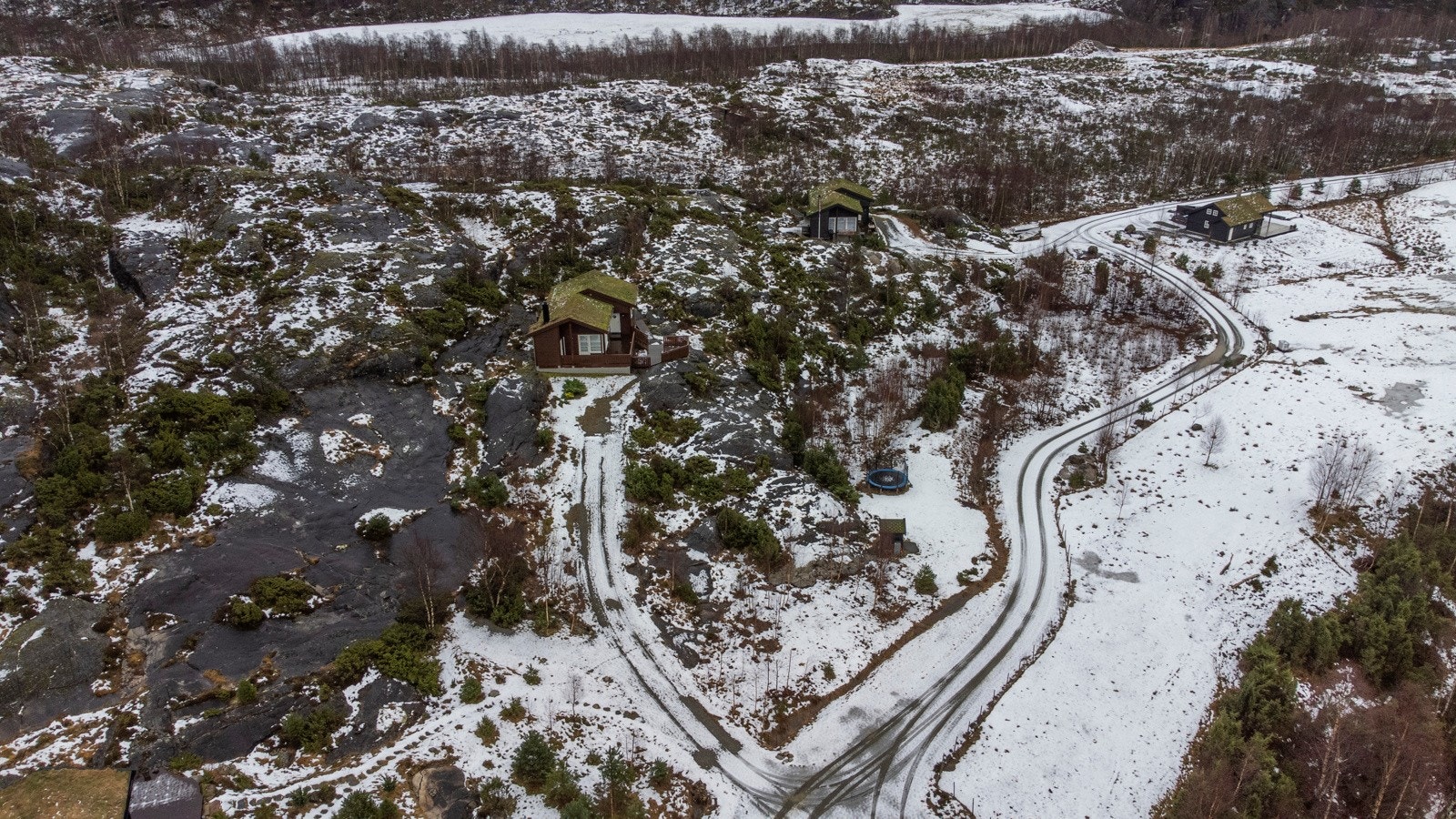 Kort vei til butikk og felles badestrand. Galleribilde