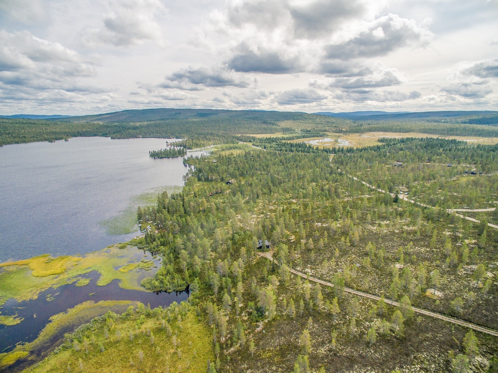 Eltsjøen er et av Trysils mest populære fiskevann, både sommer og vinter (ørret, abbor, harr og lake) Galleribilde