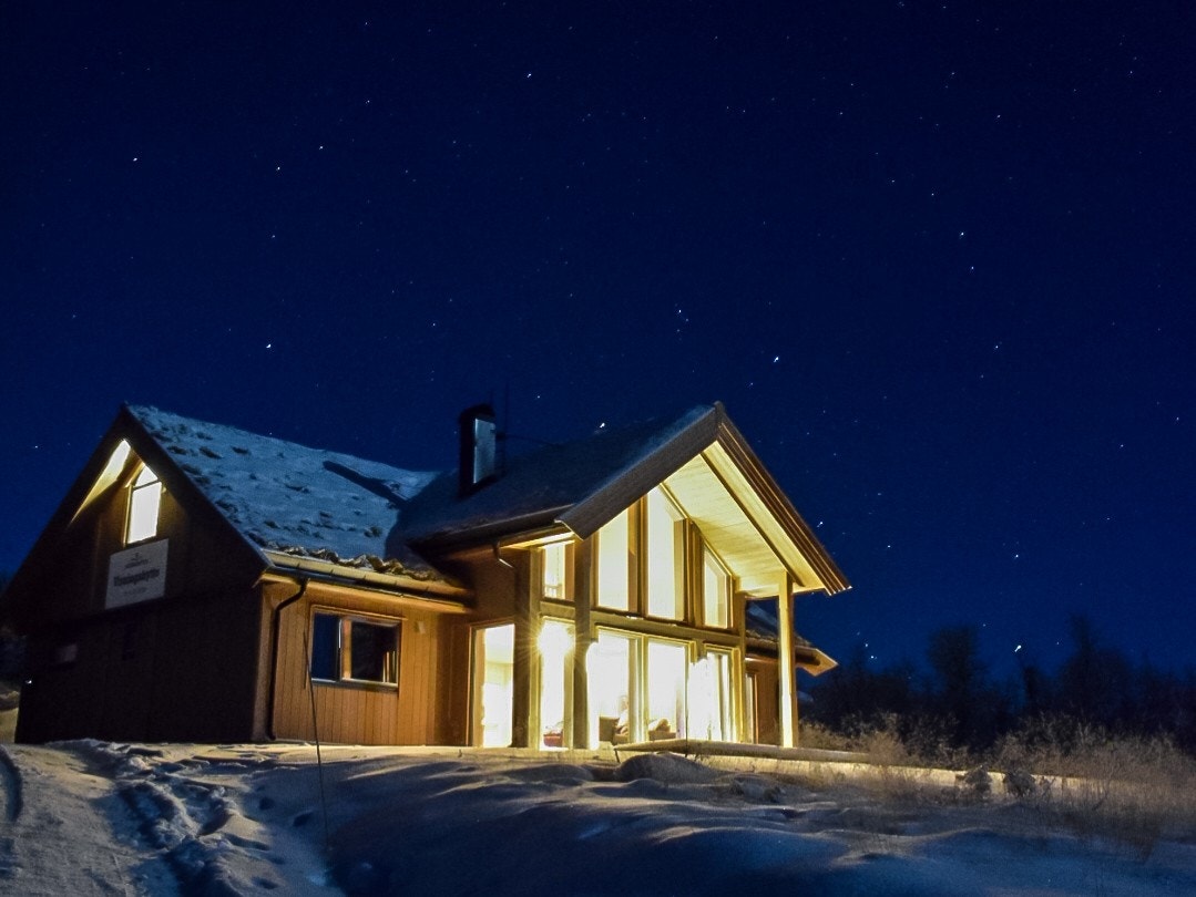 Bilde av tilsvarende hytte, visningshytta på Bergstølhovda Galleribilde