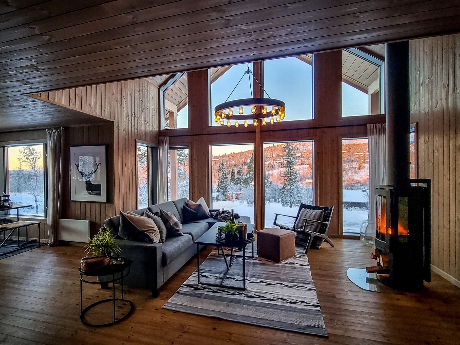 Bilde av tilsvarende hytte, visningshytta på Bergstølhovda Galleribilde