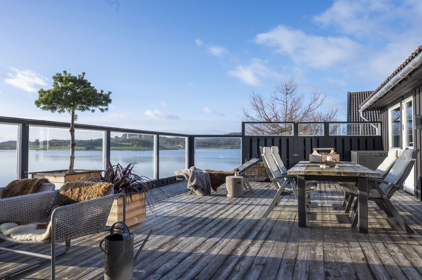 Terrassen har lite innsyn og er skjermet fra nordavind. Galleribilde