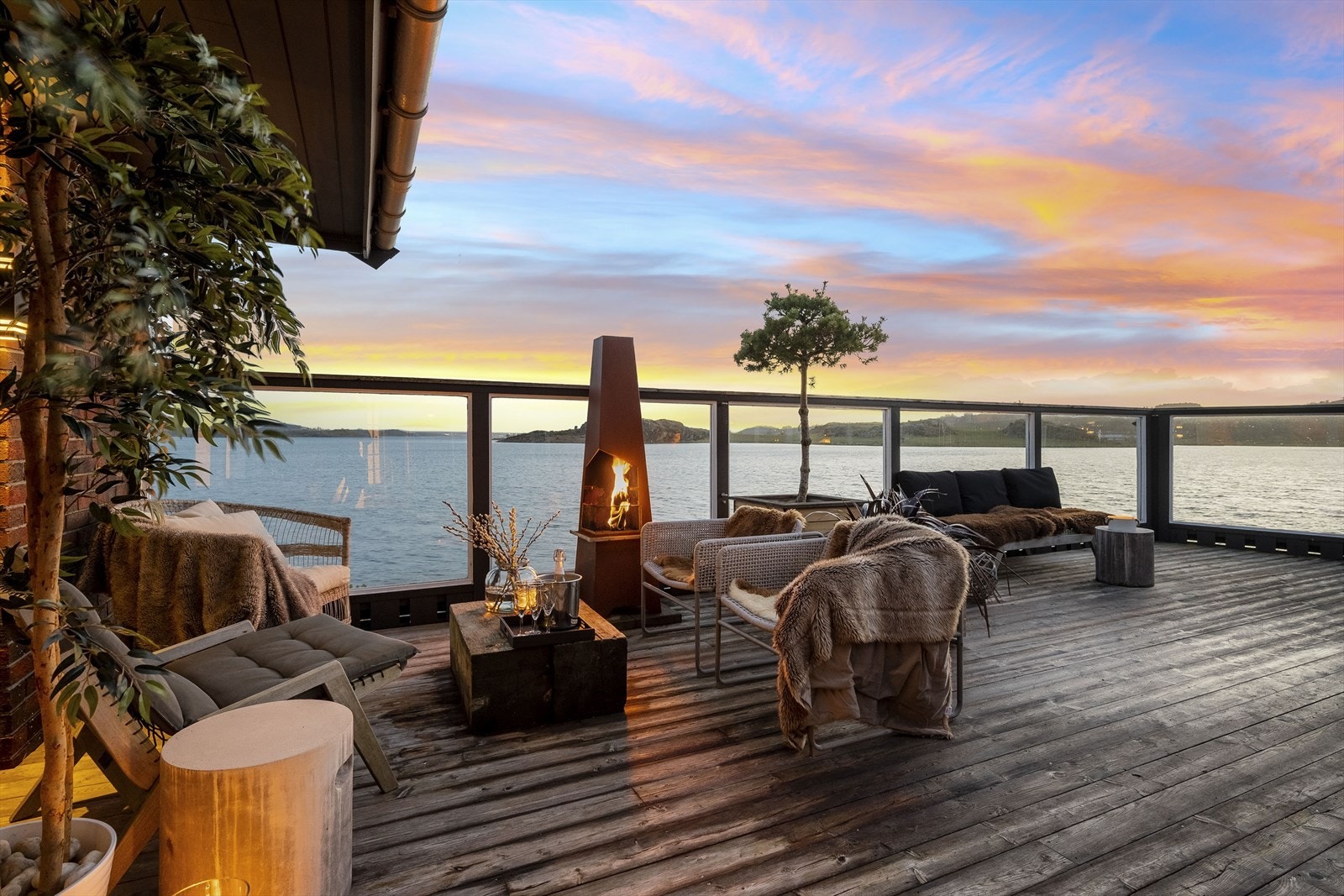 Godt skjermet for ettermiddagsbrisen på terrassen. Galleribilde