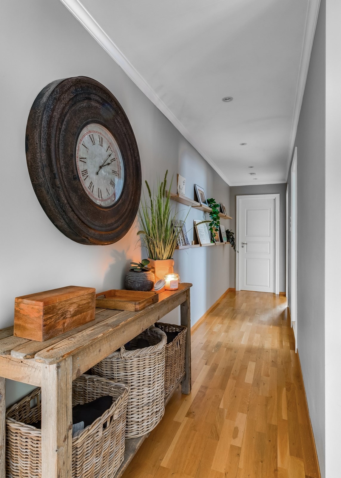 Gangen leder til en egne soveromsfløy med to soverom og bad. Galleribilde