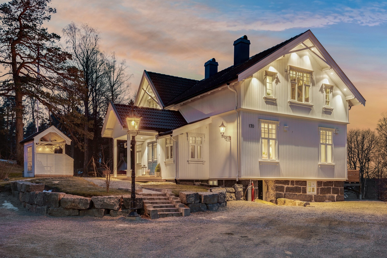 Utvendig kledning er fra 2019. Samme år ble det også etterisolert. Galleribilde