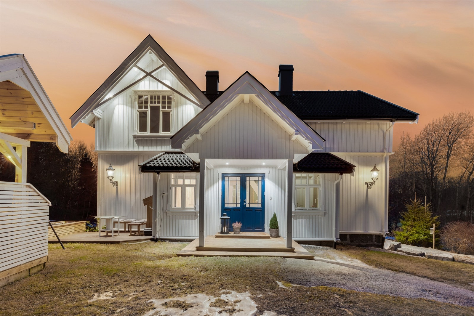 Boligen er vesentlig oppgradert og påkostet de siste årene, med fokus på å beholde boligens originale særpreg og detaljer. Galleribilde