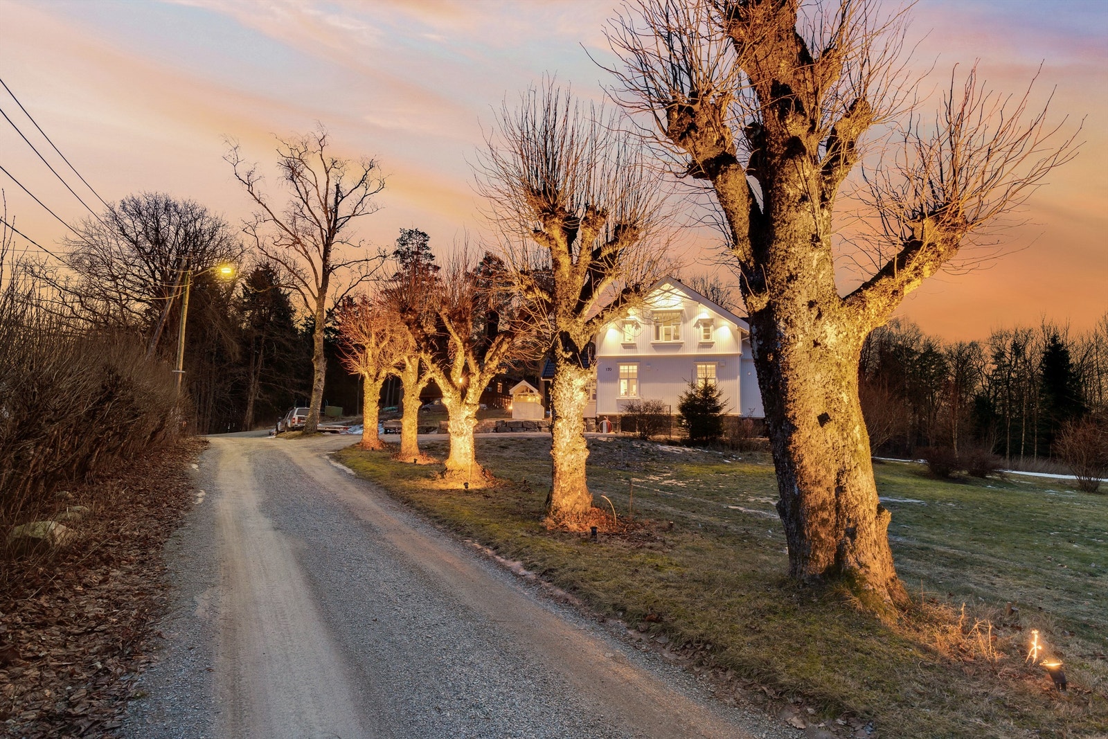 Drømmer du om stor familievilla i solrike og landlige omgivelser? Nå har du en unik mulighet. Galleribilde