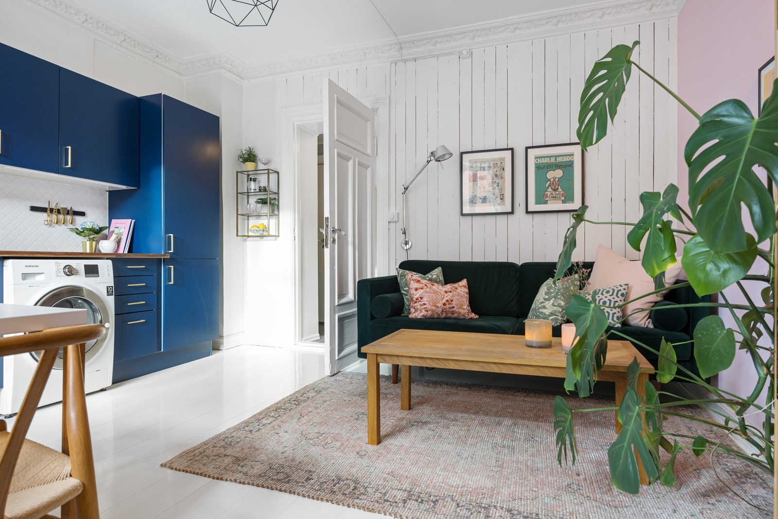 Her er det god plass til ønskelig sofagruppe, spisebord og øvrig møblement Galleribilde