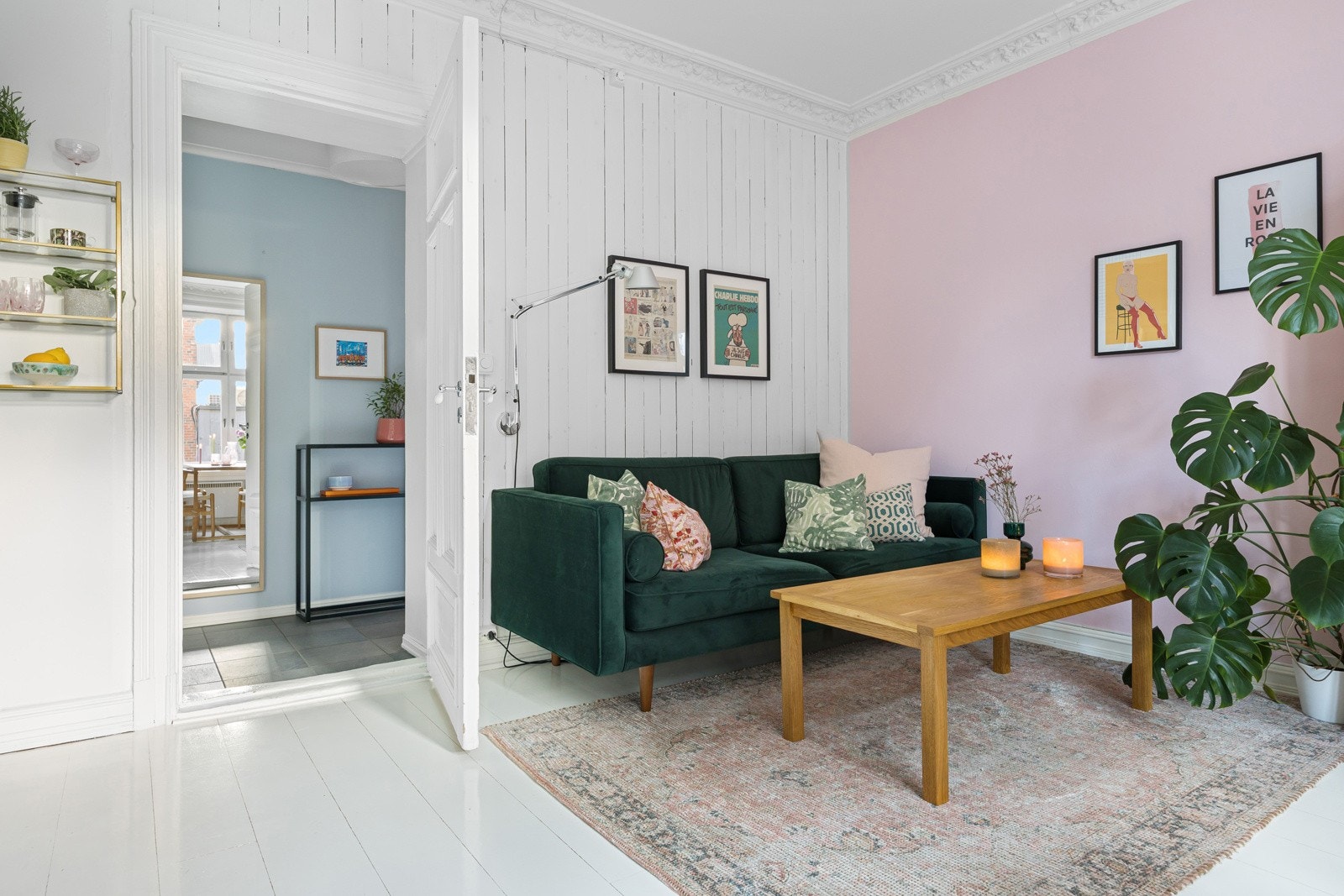 Leiligheten har en åpen og sosial stue/kjøkken løsning Galleribilde