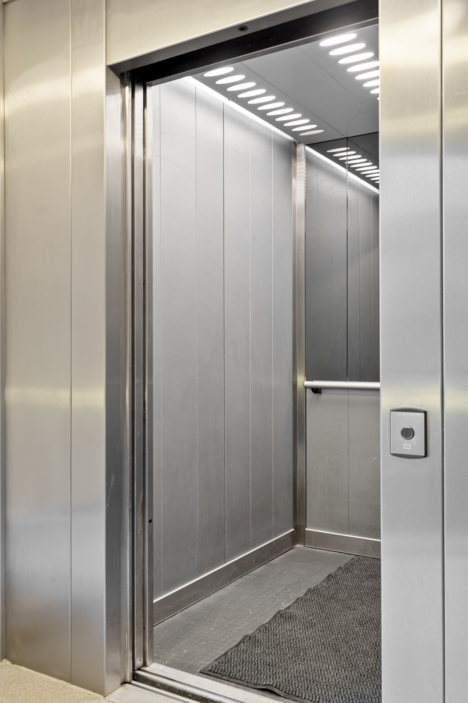 Heisen tar deg rett opp til leiligheten i 4. etg Galleribilde