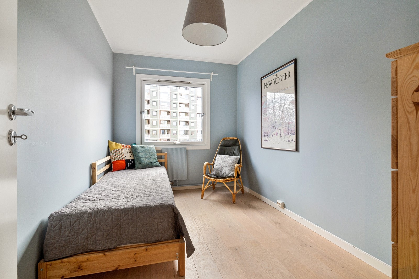 Leilighetens andre soverom er av god størrelse, og egner seg veldig fint til barnerom eller et gjesterom. Galleribilde