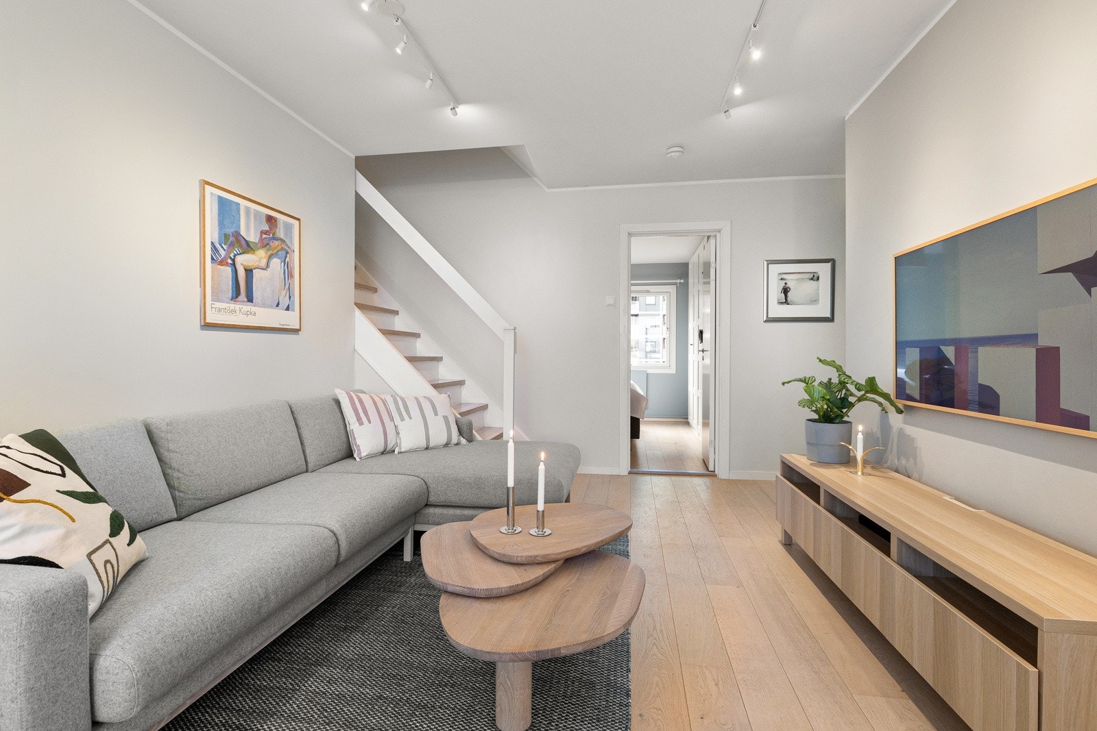 Ja, det er 1-stavs forresten, og knytter rommene sømløst sammen. Galleribilde