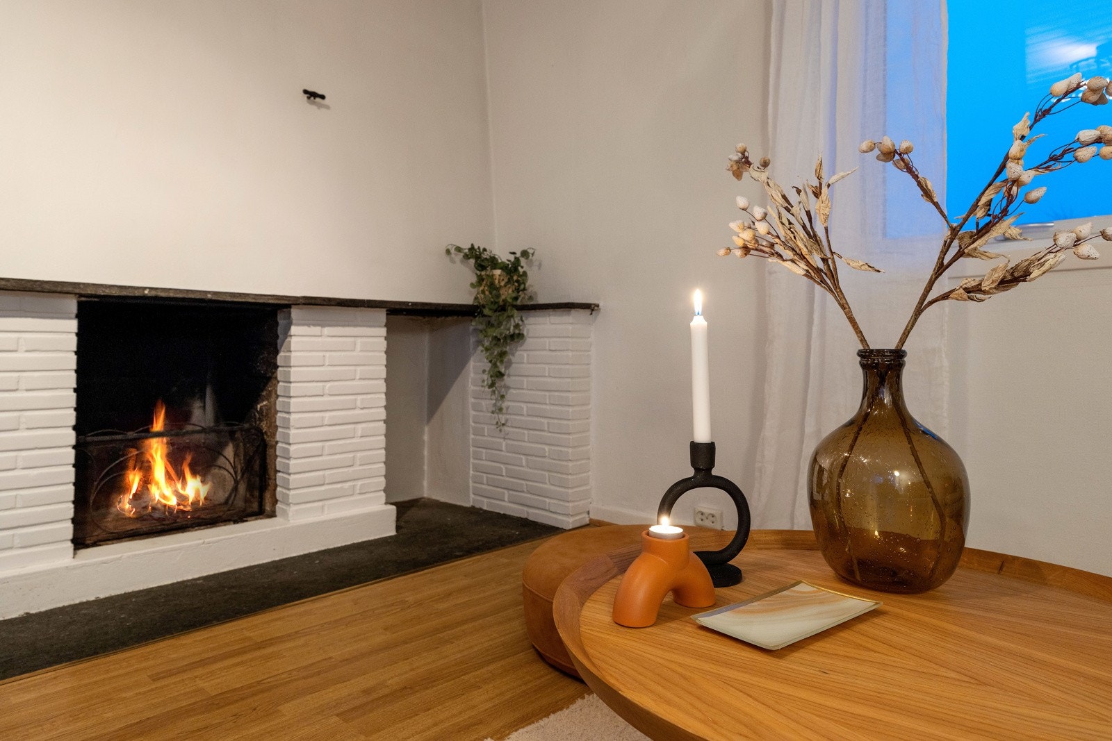 Hyggelig peis som gir god varme på kalde vinterdager. Galleribilde