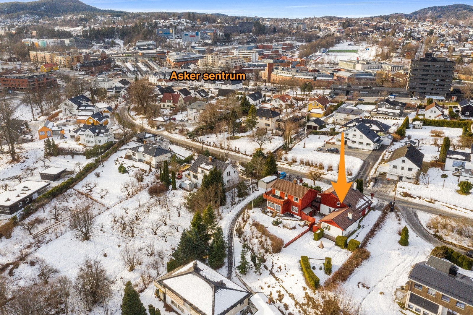 Eneboligen har en unik beliggenhet rett ved Asker sentrum med utsikt mot Oslofjorden. Galleribilde