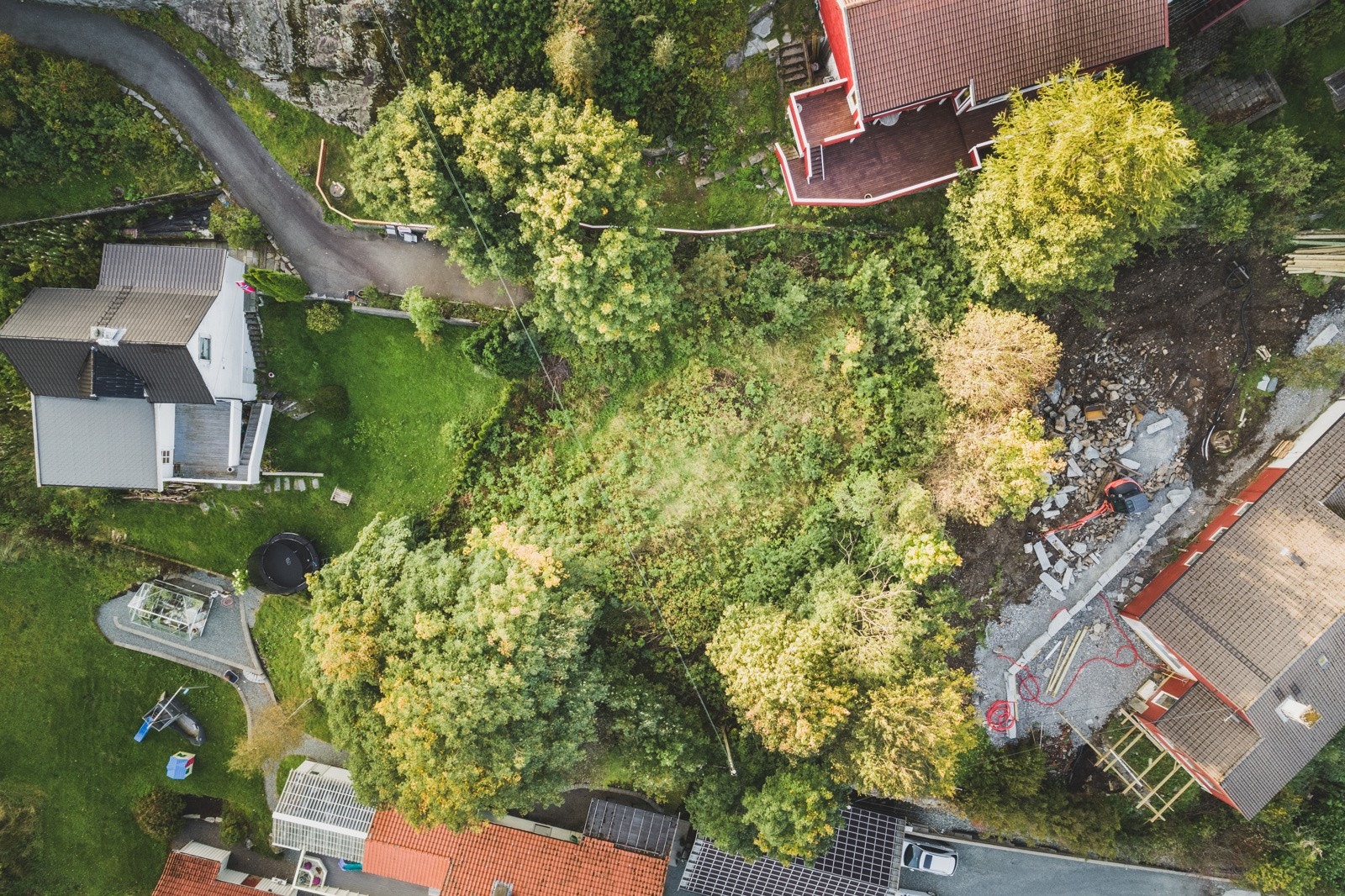 Tomten er en råtomt og må opparbeides Galleribilde